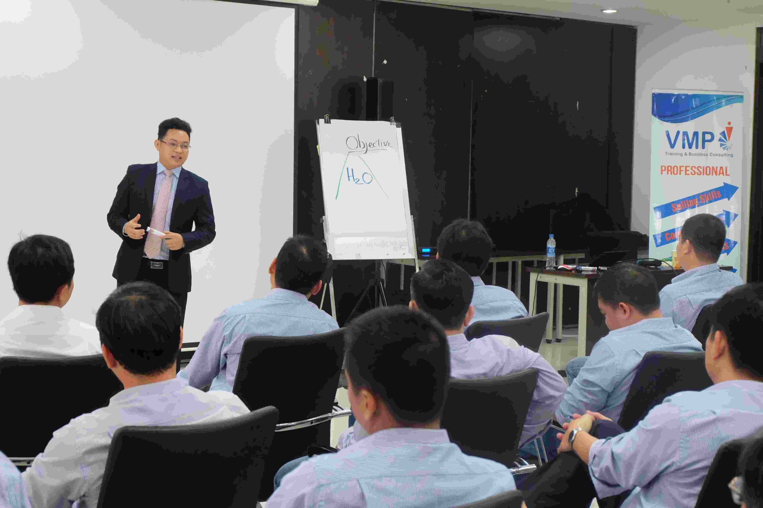 Tập huấn kỹ năng lãnh đạo hoàn thiện bản thân hơn