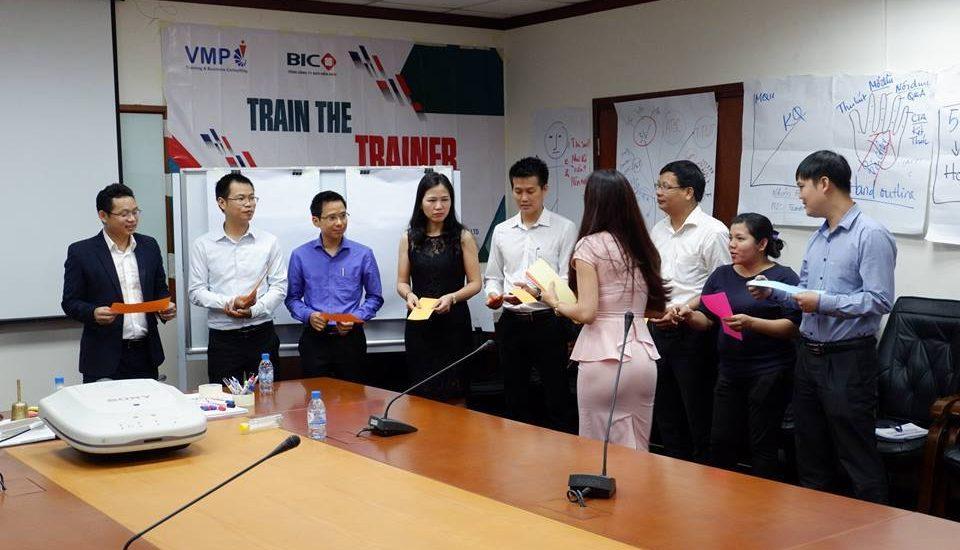 Nên học kỹ năng bán hàng ở đâu?