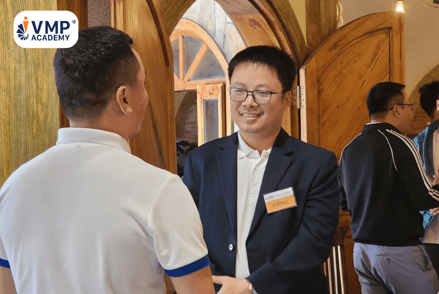 Đặt câu hỏi tương tác với học viên