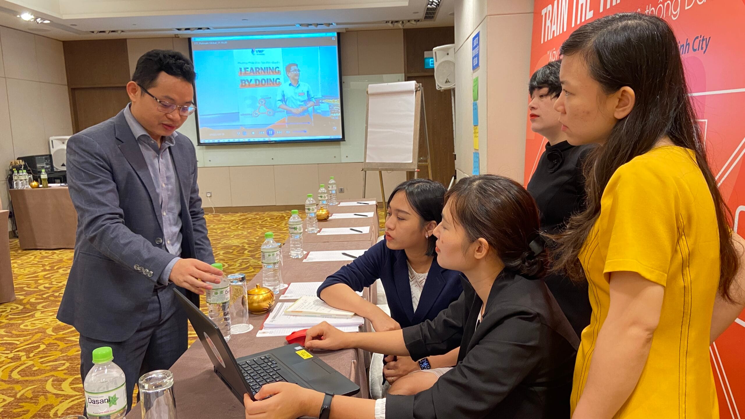 Orientation là điểm vàng thứ 2 giúp bạn tạo dựng văn hoá học tập chia sẻ trong tổ chức. Orientation là điểm vàng thứ 2 giúp bạn tạo dựng văn hoá học tập chia sẻ trong tổ chức.